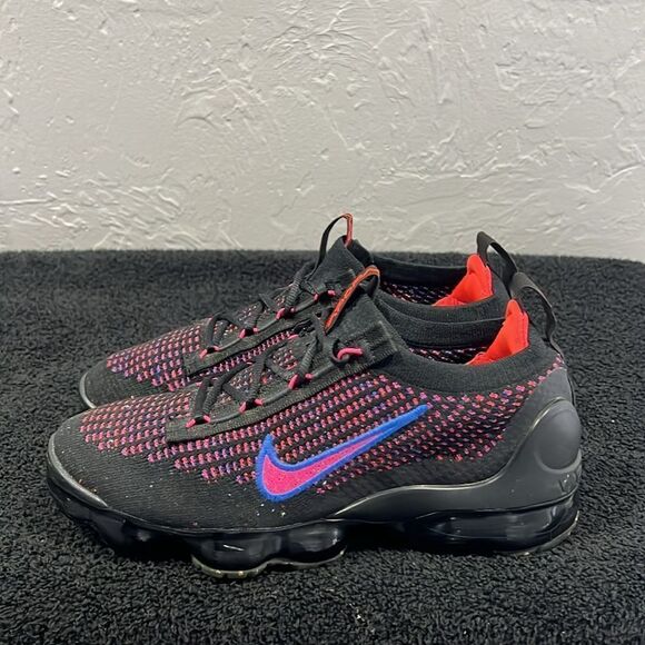 🔥🔥 NIKE Air Vapormax FLYKNIT 2021 Black/Pink/Blue Women Sz 8.5 - PERFECT - Picture 2 of 12